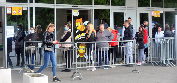 Бус плус апеловао на ПОСЛОДАВЦЕ: Електронски поручите картице за своје запослене тако људи неће чекати САТИМА